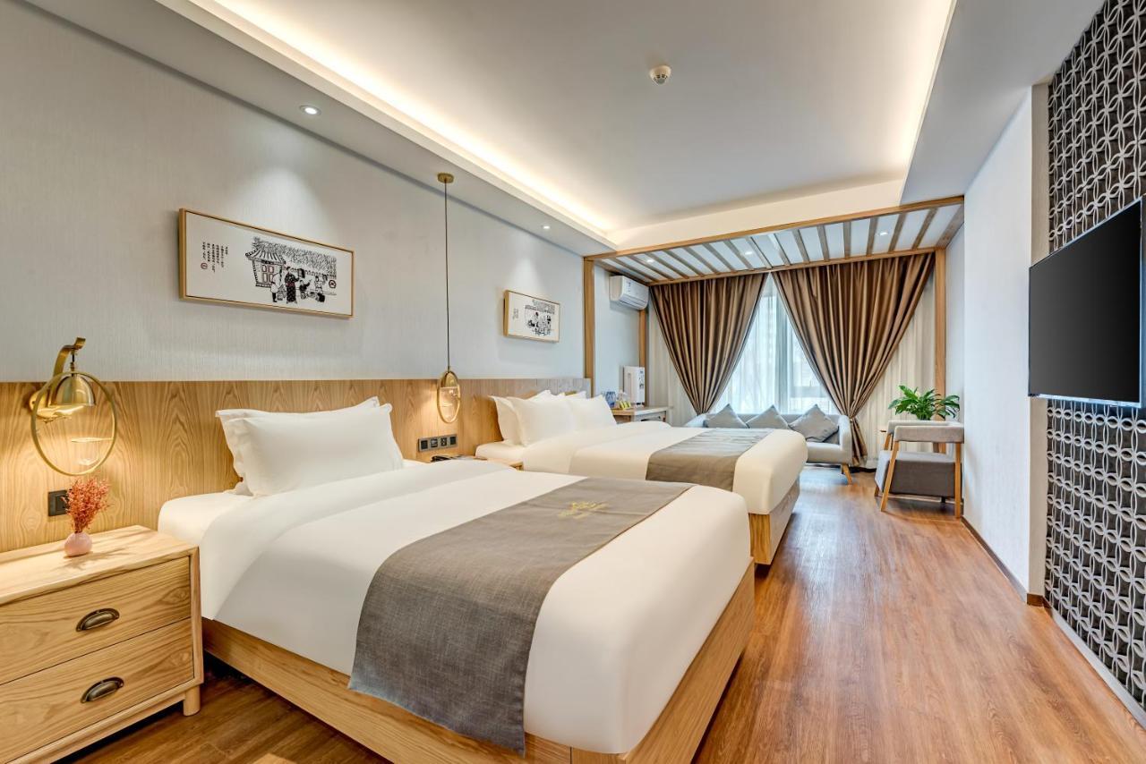Happy Dragon City Culture Hotel -In The City Center Close To Forbidden City&Wangfujing Street&Subway Nearby &Free Coffee & Free Laundry&English Speaking With Tour Services &Free Wifi Unlimited For Western Software ปักกิ่ง ภายนอก รูปภาพ