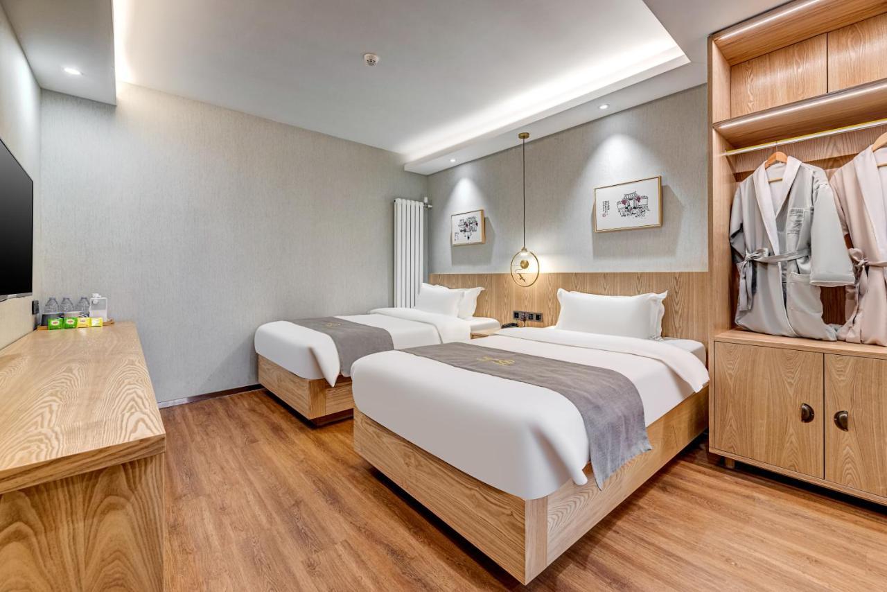 Happy Dragon City Culture Hotel -In The City Center Close To Forbidden City&Wangfujing Street&Subway Nearby &Free Coffee & Free Laundry&English Speaking With Tour Services &Free Wifi Unlimited For Western Software ปักกิ่ง ภายนอก รูปภาพ