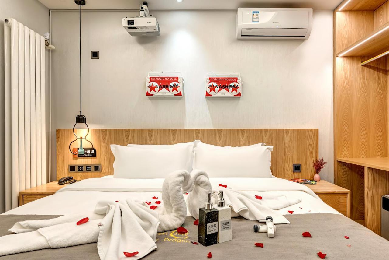 Happy Dragon City Culture Hotel -In The City Center Close To Forbidden City&Wangfujing Street&Subway Nearby &Free Coffee & Free Laundry&English Speaking With Tour Services &Free Wifi Unlimited For Western Software ปักกิ่ง ภายนอก รูปภาพ